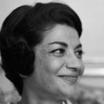 عکس/ اشرف پهلوی در حال گشت و گذار در اصفهان ۶۴ سال پیش با پوشش خاص