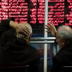 وزیر اقتصاد باید نیروهای ناکارآمد را جابه جا کند