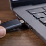 5 چیزی که هرگز نباید به پورت USB لپ‌تاپ خود وصل کنید