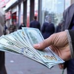 سردرگمی ارزی دولت/ حسن‌خانی: به نام تک‌نرخی‌سازی، شوک ارزی ایجاد نکنیم